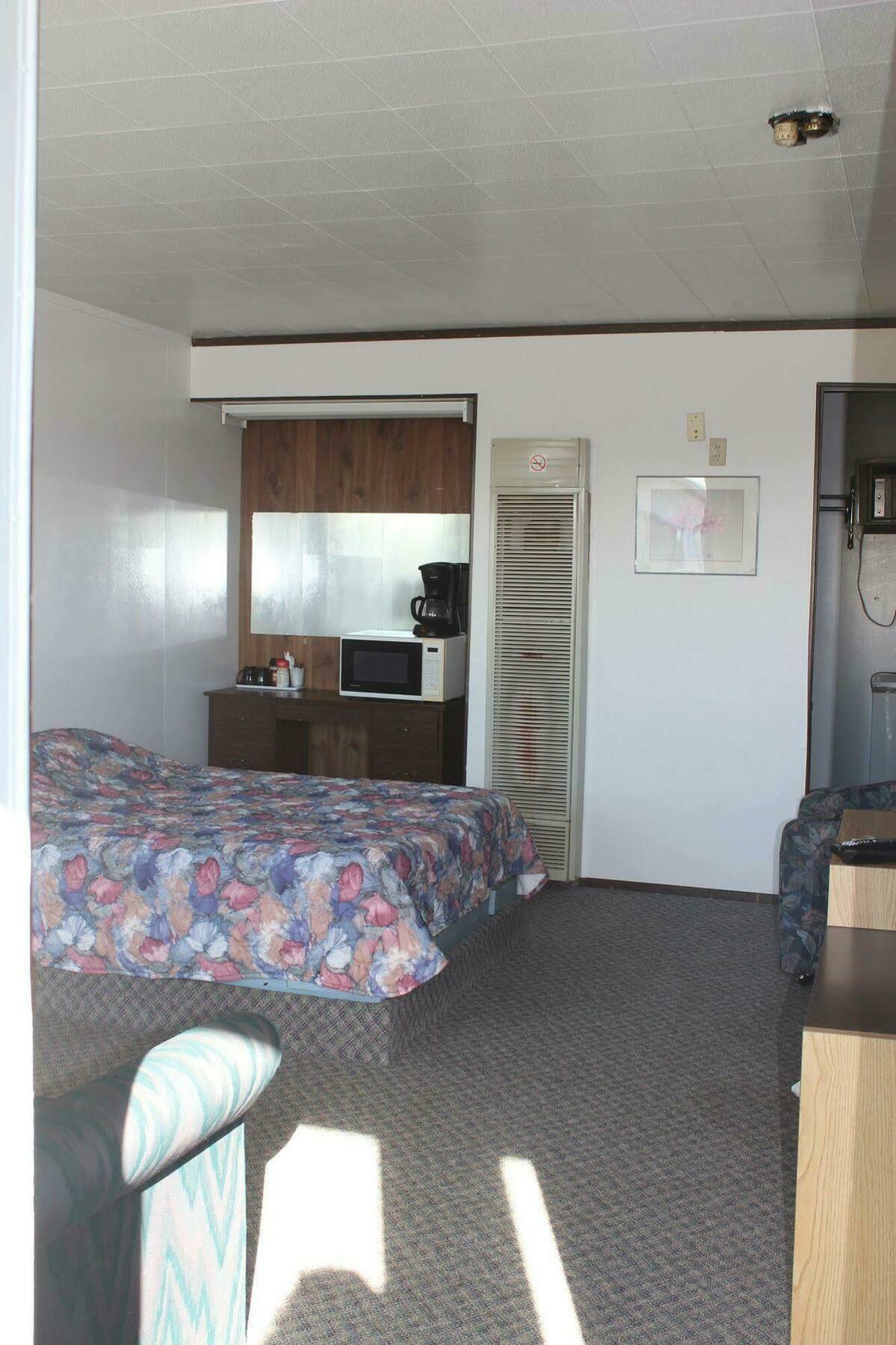 Raval Paradise Motel And Rv Park Youngstown Exterior foto